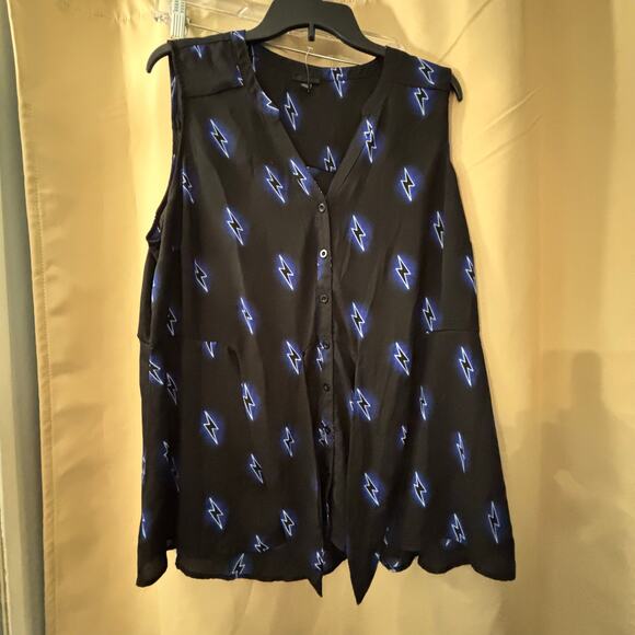 Torrid Sleeveless Button Front Top Size 1 Black Blue Lightning Bolt Print Blouse - Picture 1 of 3